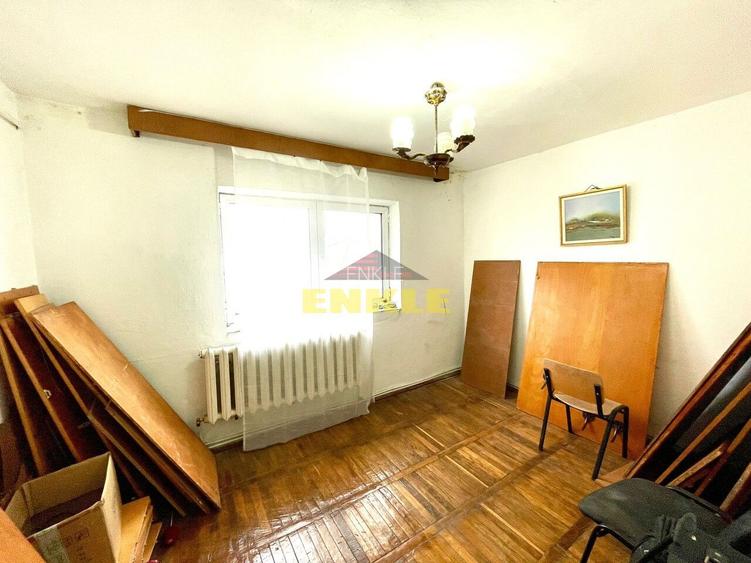 De vânzare apartament cu 3 camere decomandat, zona Capăt 1 - 2