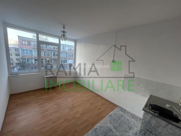 Garsoniera tip Camera Tractorul, etaj intermediar ideala pentru investitie - 5