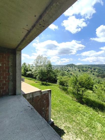 BREAZA – OCINA DE SUS – VILA EXCLUSIVISTA – 343 mp – 5000 mp TEREN – 195.000 EUR - 2