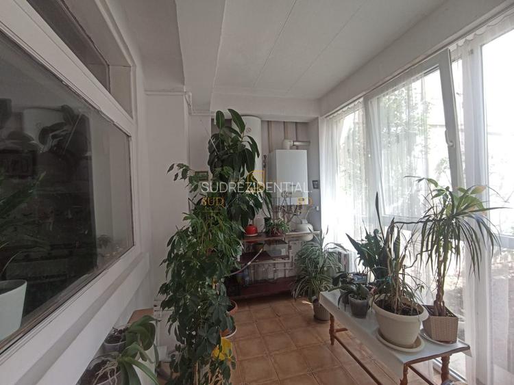Casa spatioasa cu 7 camere, zona Bd. Brancoveanu, acces facil metrou - 11