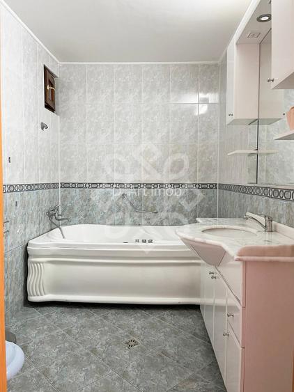 Vila de vanzare pe Malul Crisului, strada Facliei Oradea - 10