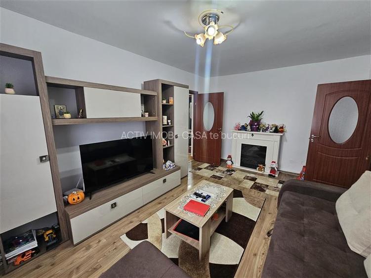 Resita, 3 Cam. Cf. 1, Mobilat+Utilat, Et. 1, Bulevard, Micro 3 - 15