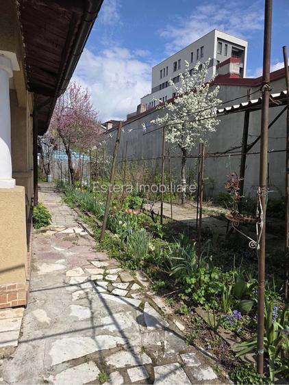 CASĂ DE VÂNZARE CU 4 CAMERE IN ZONA ȘOSEAUA CHITILEI SEC.1 VIZAVI DE MAAL  COLOS - 4