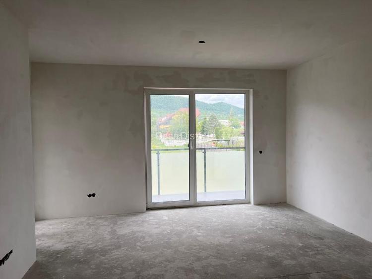 Apartament cu 3 camere in Livada semifinisat - 5