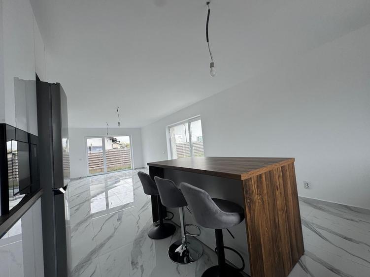 CASA MODERNA CU 3 CAMERE IN SANPETRU - 2