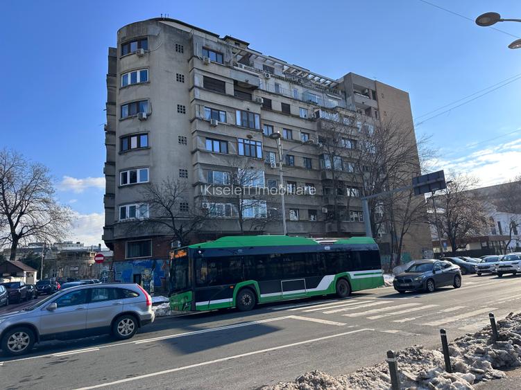 Vedere liberă față și spate.Nu are risc sau urgență seismică.118 mp. - 2