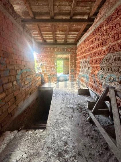Casa pe 2 nivele, la rosu, zona strazii Izvorului, Oradea