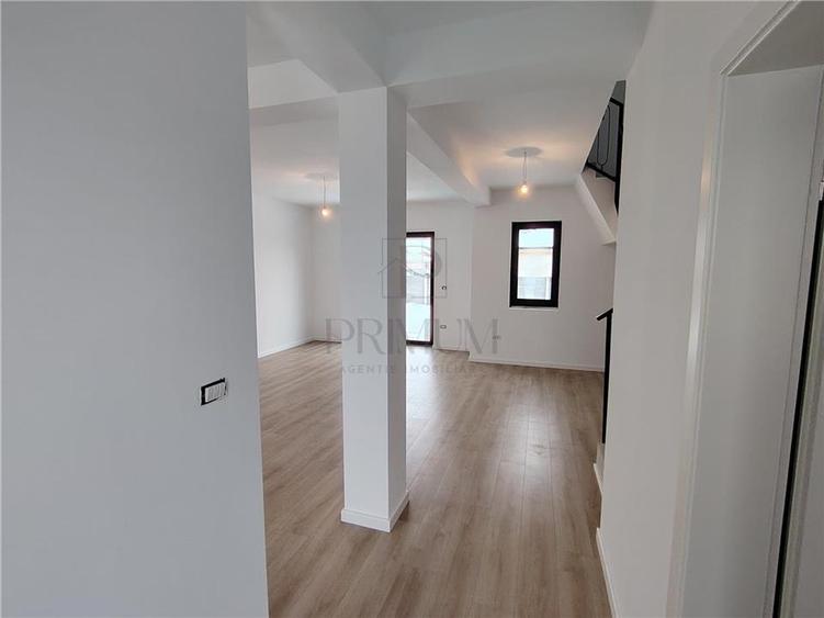 Duplex despartit prin camera tehnica - toate utilitatile- zona excelenta