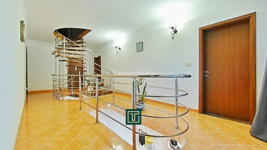 Casă impresionantă cu 15 camere, teren generos, piscină in Fantanele, Arad - 14