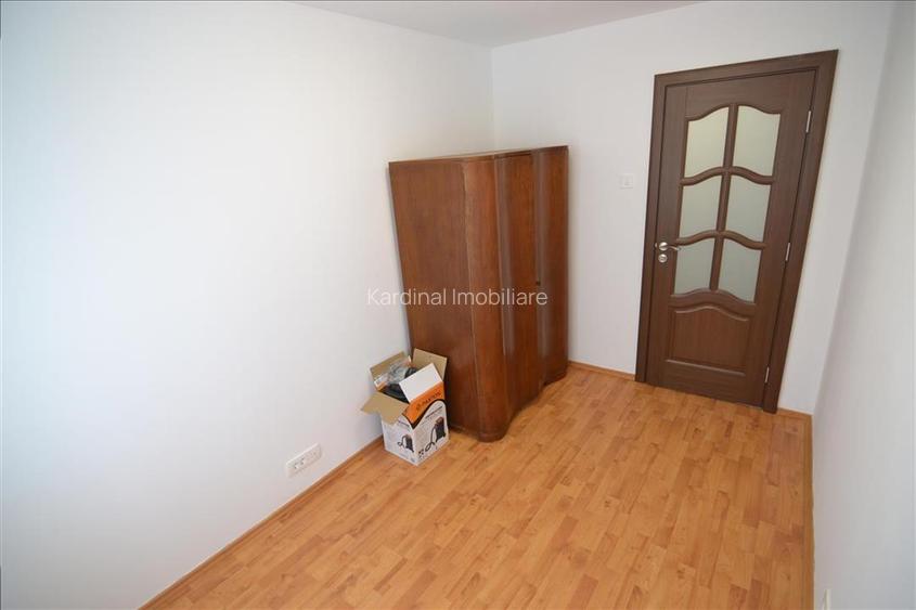 Inchiriere apartament 3 camere decomandat etajul 1 ,Florilor - 9