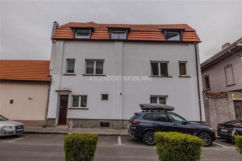 Locuinta cu caracter,doua niveluri,4 camere,terasa,garaj,curte,Centru Istoric Br - 33