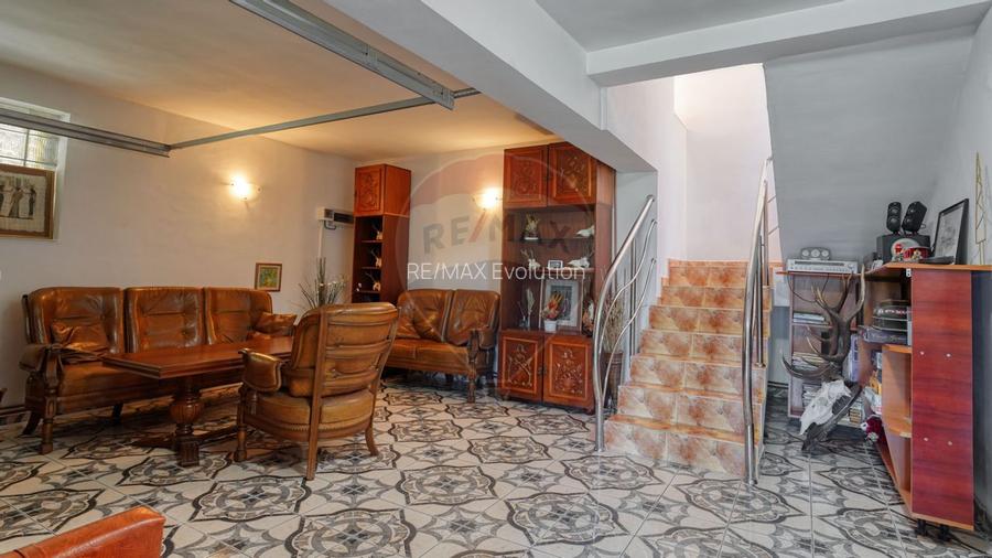 Casa/vila vânzare în Moieciu de jos, Sat. Drumul Carului 263 mp - 35