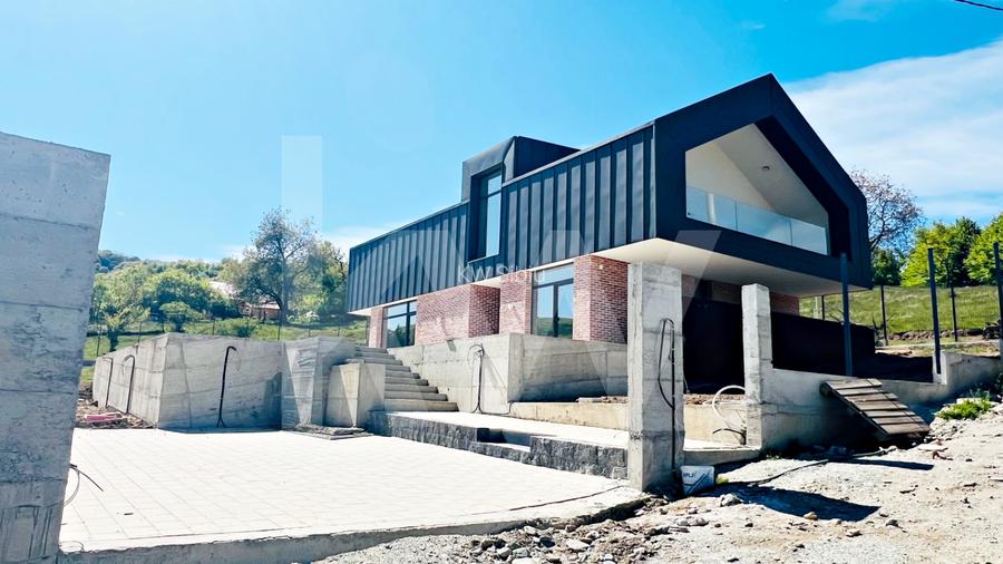 Casă arhitectură modernă cu panoramă spre Munții Făgăraș și Cetatea Cisnădioara - 4