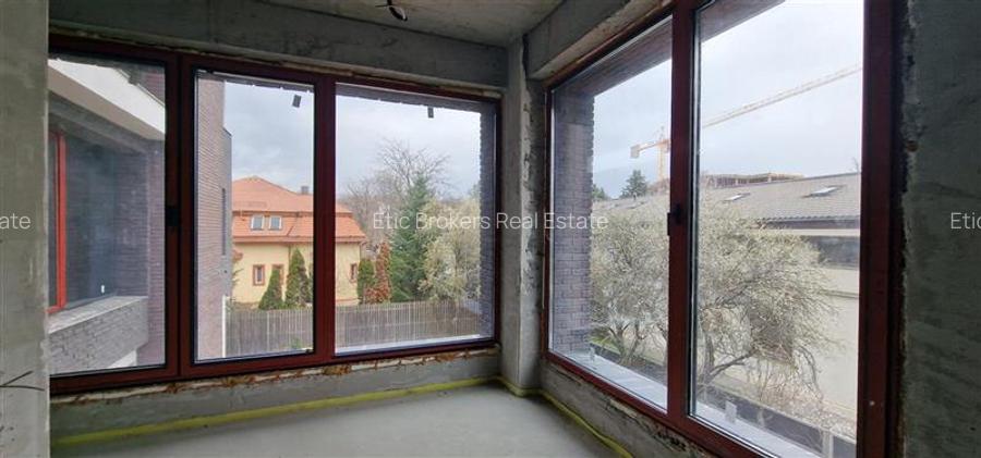 VILA DEOSEBITA DE VANZARE, ZONA EROU IANCU NICOLAE, PADUREA BANEASA - 6