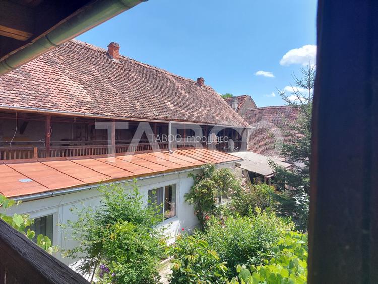 Casa 214 mp utili singur in curte 800 mp teren zona centrala Cisnadie - 29