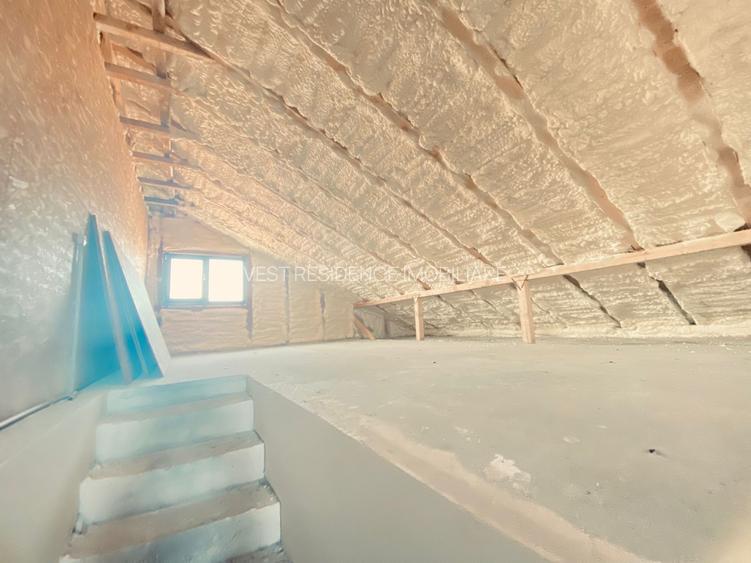 Duplex cu 4 camere si mansarda. Curte 250 mp. Comision 0 - 19