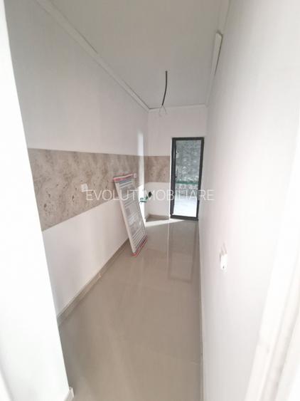 Medeea Casa parter de vanzare 5 camere - 4