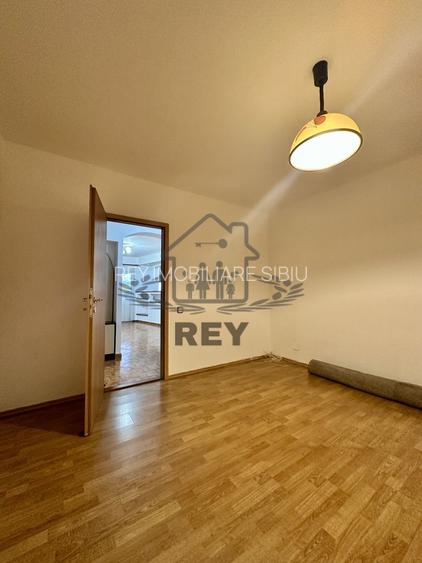 Apartament 4 camere cu garaj zona Strand- V.Aurie - 9