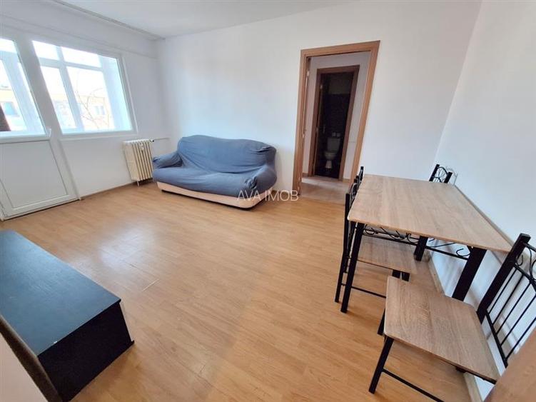 Apartament 2 semidecomandate, zona Milcov - 2