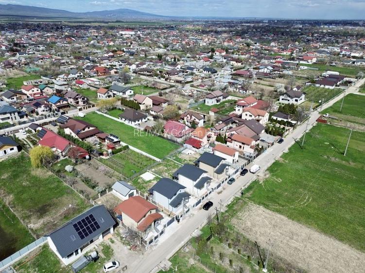 Casă / Vilă Golesti - 25