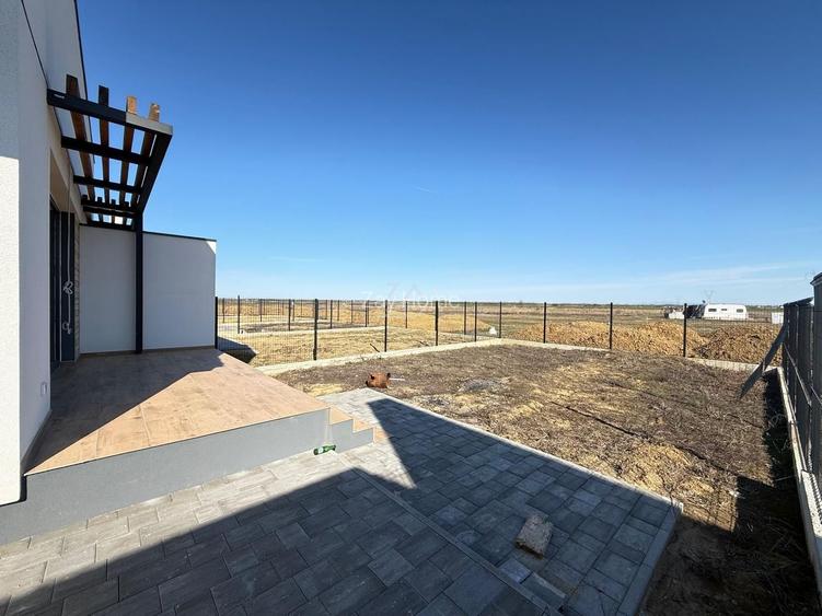 COMISION 0! Duplex finalizat - 5 camere, 3 bai. Panouri fotovoltaice. - 12