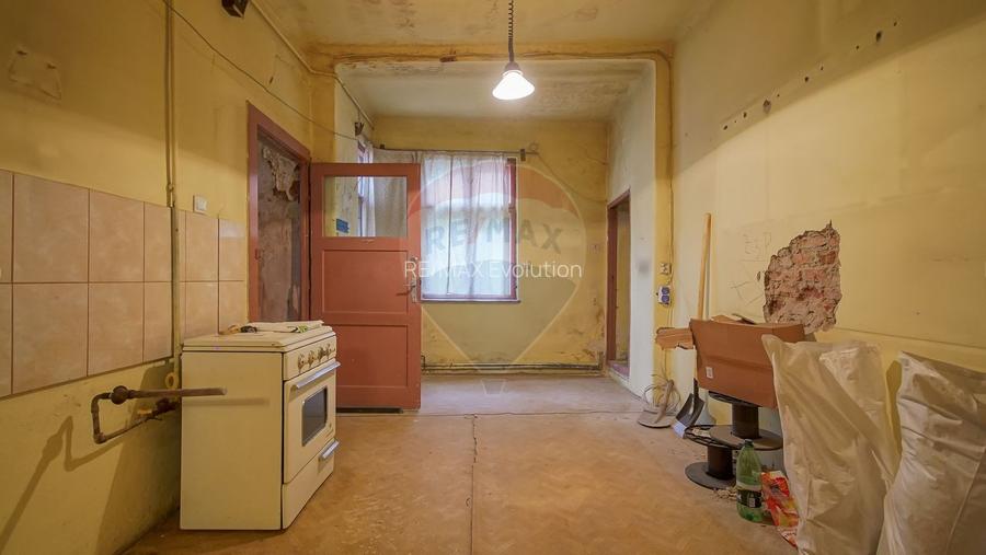 Vilă pe str Alexandru Ioan Cuza, 10 camere, S + P + E, teren 282 mp - 13