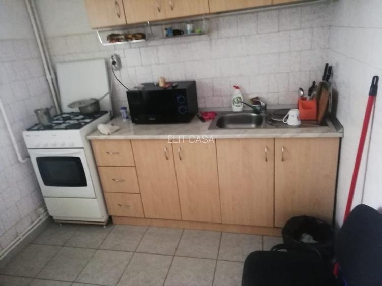 Apartament 3 camere decomandat, zona Nicolina-Lidl, etaj 2/4 - 4