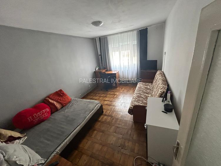 Apartament 2 camere Tractorul decomandat ,etajul 1,78000 Euro - 3