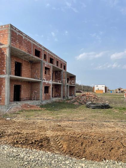 PROPRIETAR, persoana juridica, BLOC 7 ap + ! SAD la parter, langa PADURE si LAC  - 3