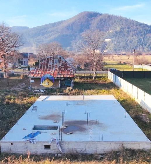 Casă PÂNGĂRAȚI la DN 15 cu vedere spre râul BISTRIȚA