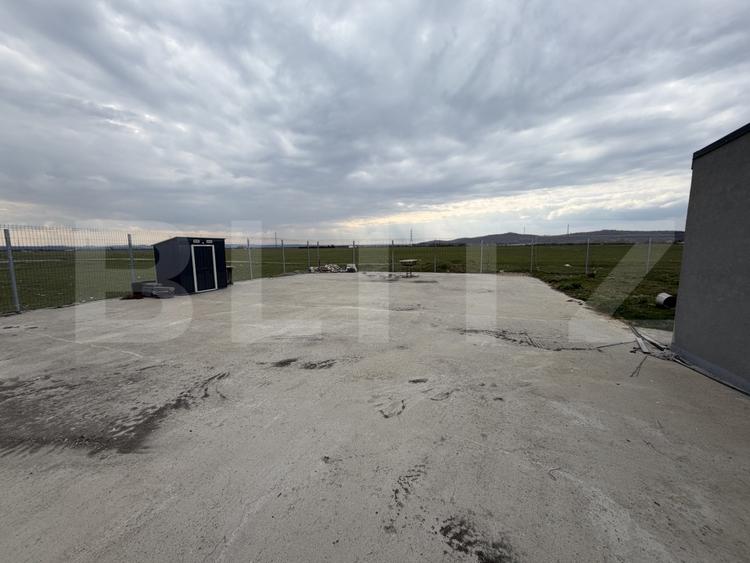 Teren 1600 mp, cu cinci casute de cazare si piscina