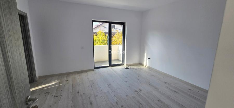 Casă Individuală Cuplată, 4 camere , Stradă asfaltată , Toate utilitățile - 10