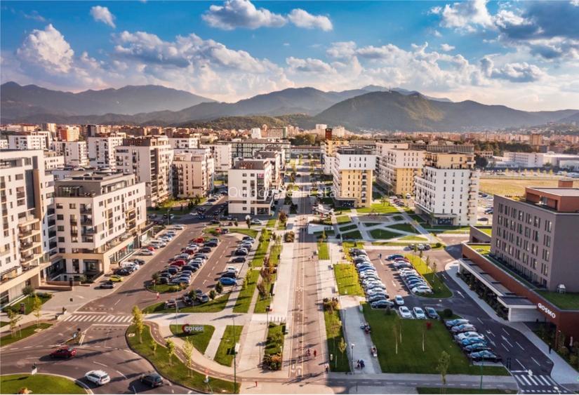 Studio in Kasper Coresi, vedere către aleea pietonală, loc de parcare si boxa - 15