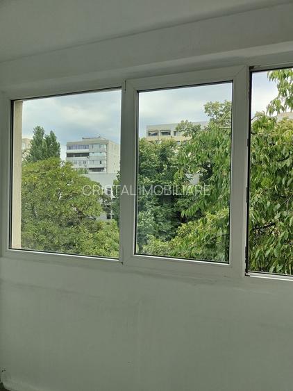 Vanzare apartament luminos de 2 camere in Titan-Lotru, pret negociabil - 7