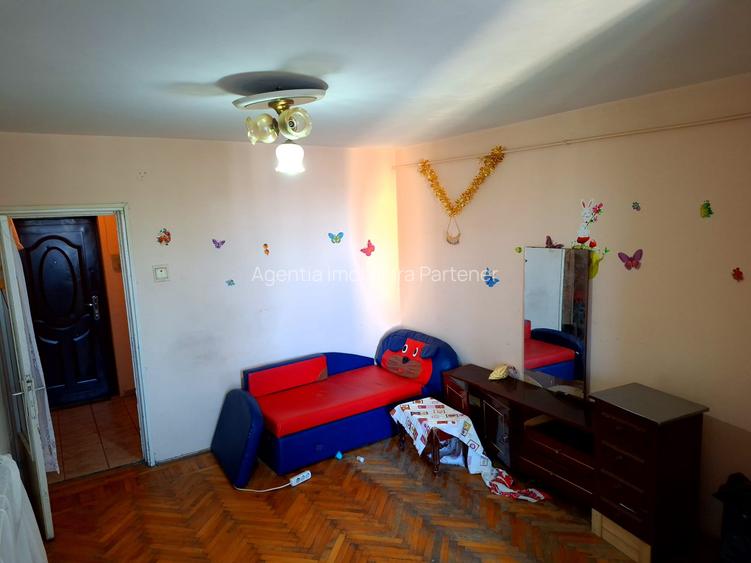 Garsonieră Craiovei , LIBERĂ / finisaje clasice , preț NEGOCIABIL - 4