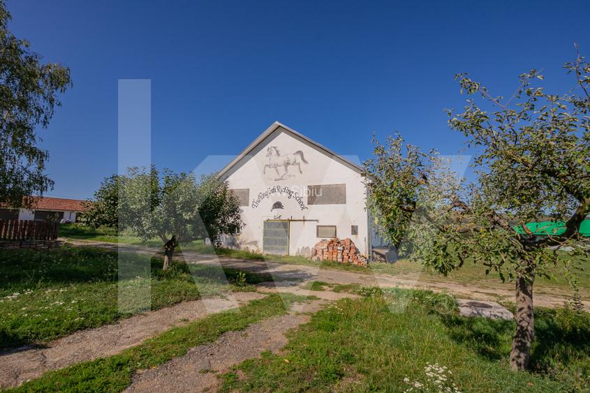 Proprietate industrială cu hale moderne, teren generos și acces Autostrada A1 - 16