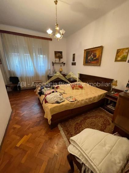 Vanzare apartament in vila 6 CAMERE compus din D P M din D P 1 M - 4