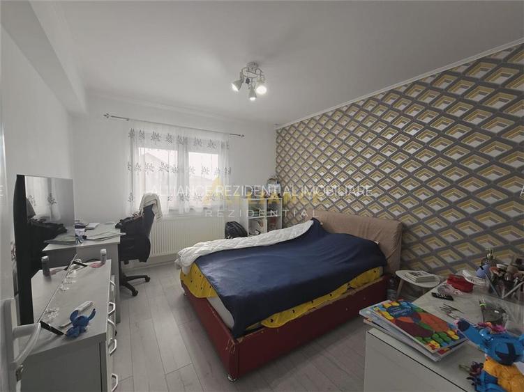 Duplex mobilat si utilat  - 4 camere -2 bai - pod -10 min de STV - 12