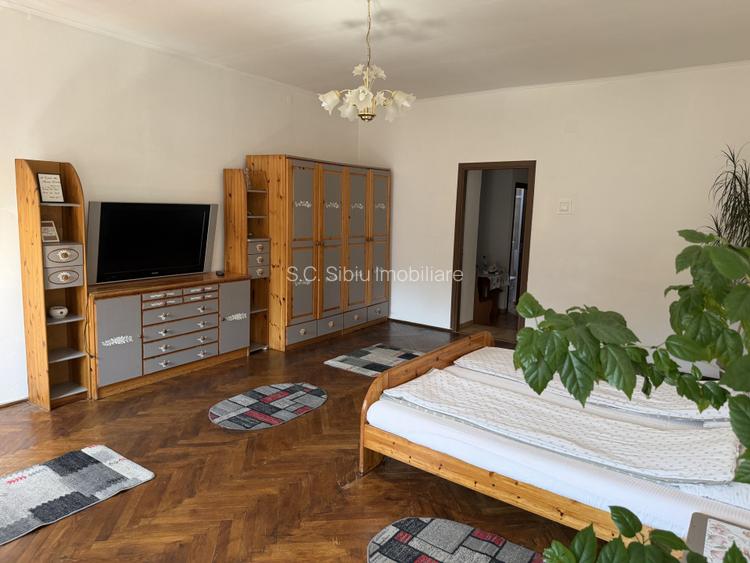 garsoniera zona centrala  str. 9 mai  spatioasa - 3