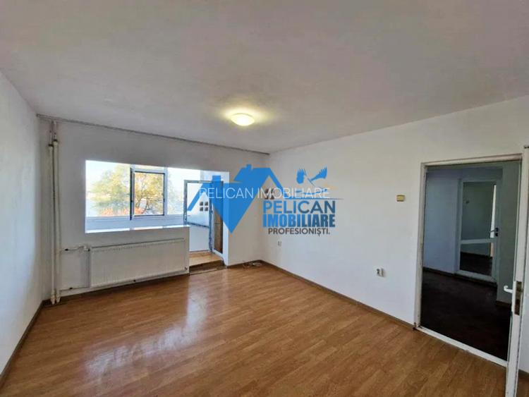 Pelican, 2 camere, decomandat, ETAJ 2 - 3