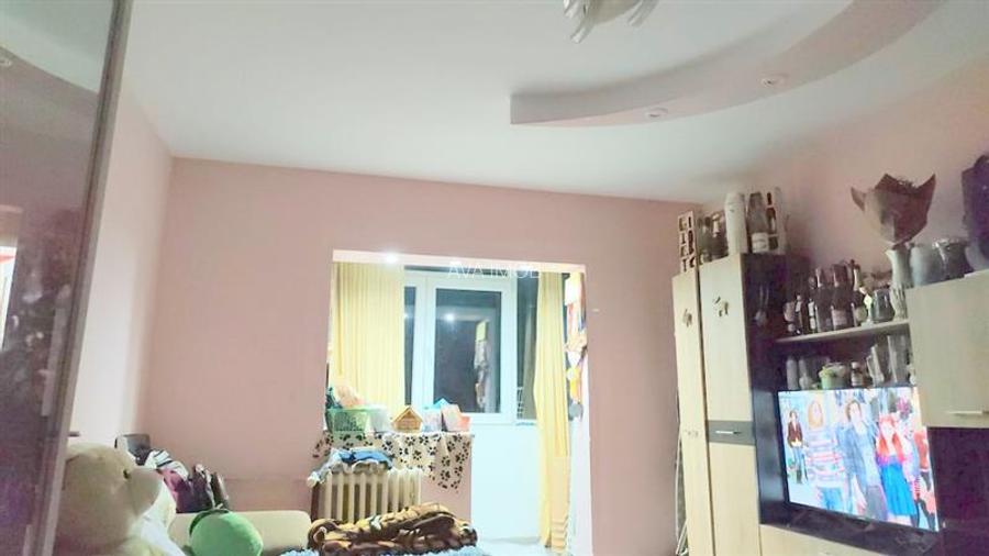 Apartament 2 camere, etaj 2, mobilat, zona Ura - 17