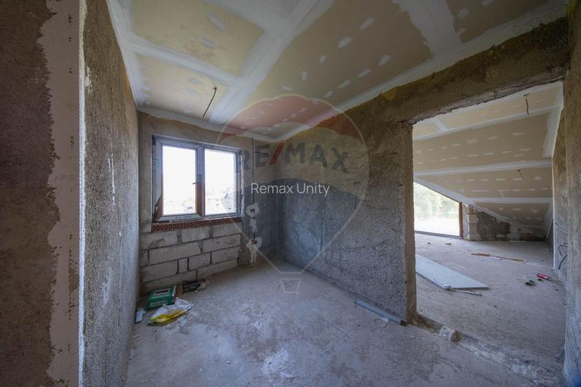 Casă / Vilă cu 8 camere / 7 bai de vânzare, Moieciu de Jos - 17