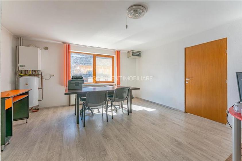 Sediu firma/ rezidential, pe domeniu de 2.240 mp teren,Central, Halchiu, Brasov - 2