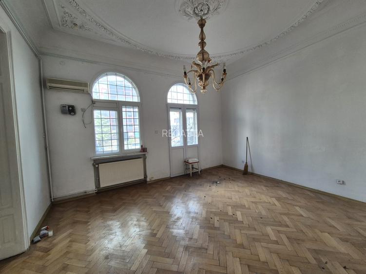 Lascar  Catargiu - Piata Victoriei - 4