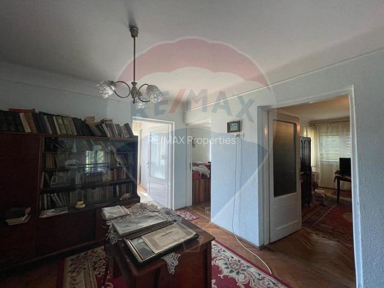 Casă / Vilă spațioasă cu curte generoasă în Urlați - 4