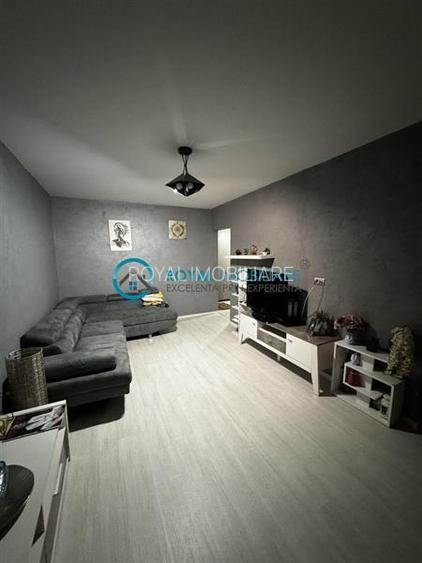 Royal Imobiliare - Vanzare apartament 3 camere zona Democratiei - 2