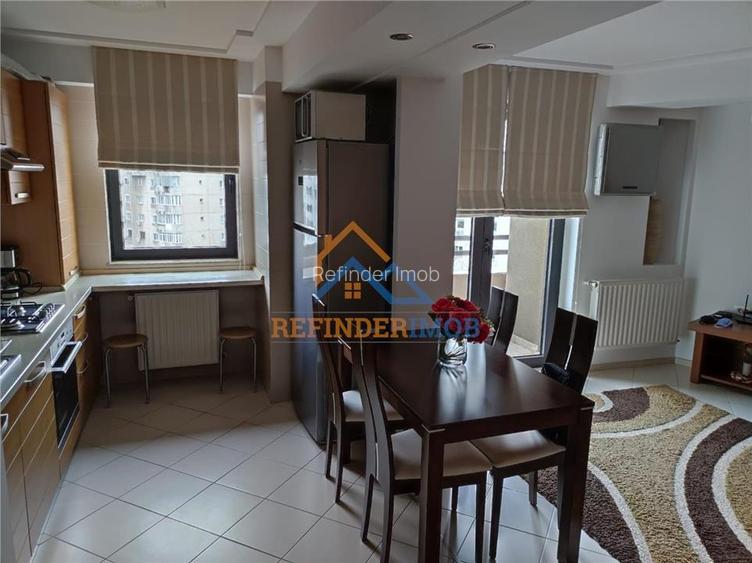 Apartament de vanzare cu 3 camere, zona Decebal - 10