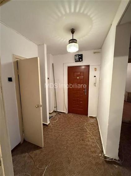 3 camere decomandat, etaj 1 linga sala Olimpia - 9