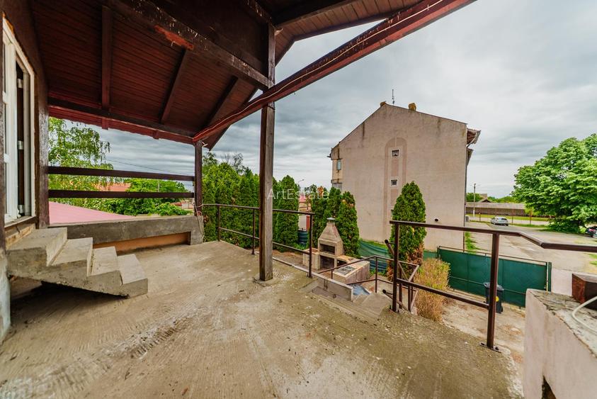 Casă de vânzare Șeitin, Locuință + spațiu comercial + mansardă, zonă centrală - 11