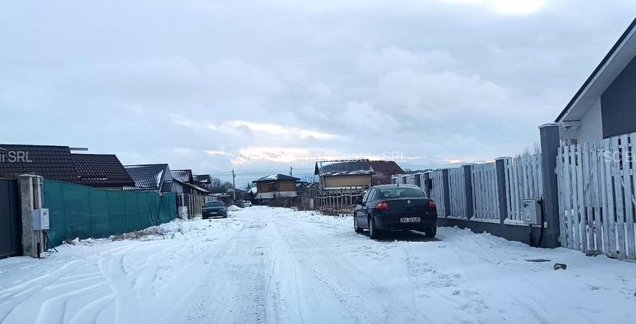 Lot de teren cu toate utilitatile intre case locuite - 2